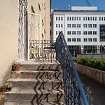 Blue Ribbon Apartment